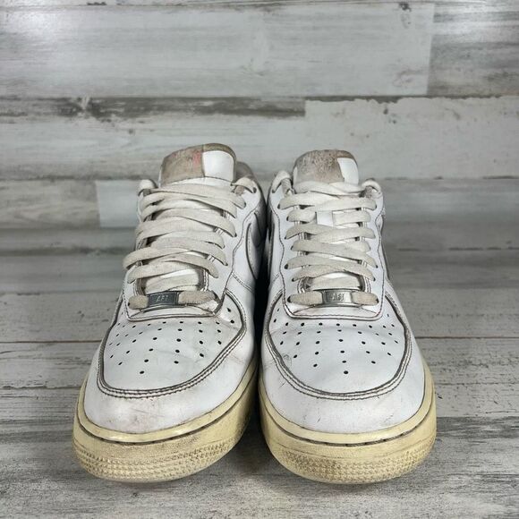 Nike Air Force 1 Men's Triple White Lace-Up Sneakers Size 10 - Picture 4 of 9